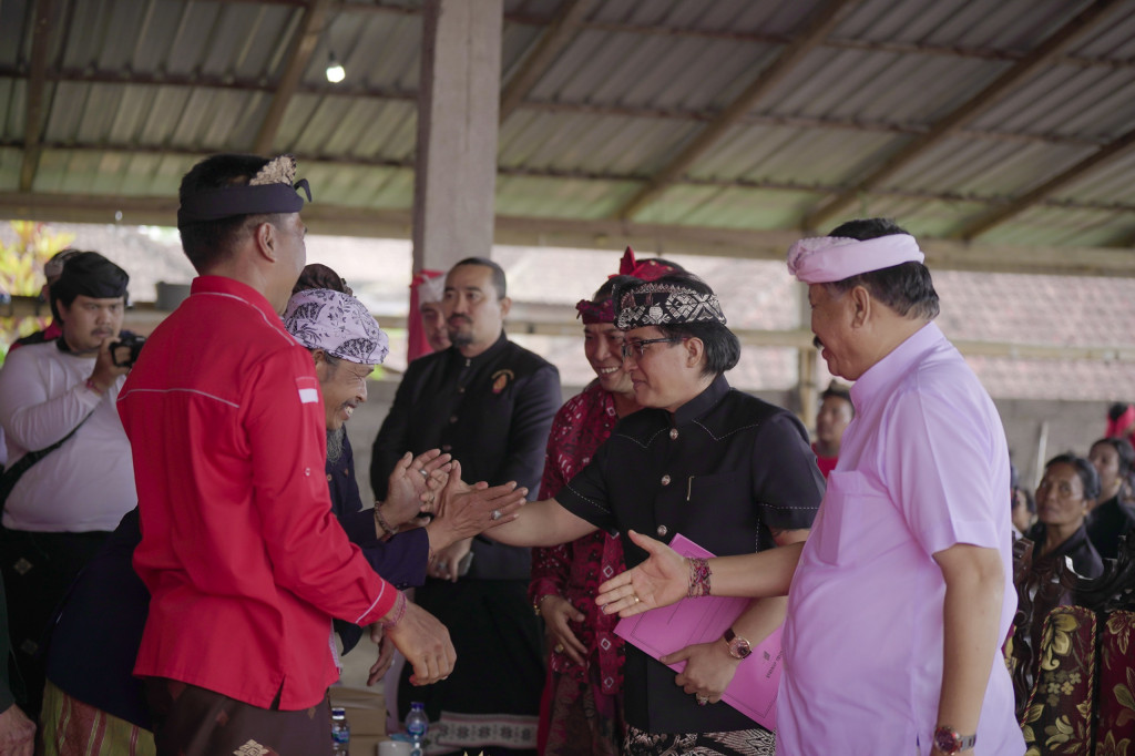 Paguyuban Desa Adat Padangan Ucapkan Terima Kasih Kepada Bupati Giri Prasta